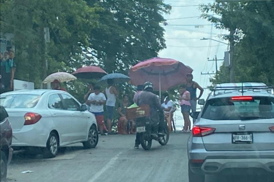 Protestan en Sabina por falta de agua y luz