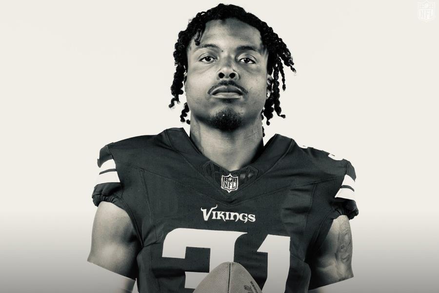 Fallece jugador de los Vikingos de Minnesota de la NFL en accidente de auto