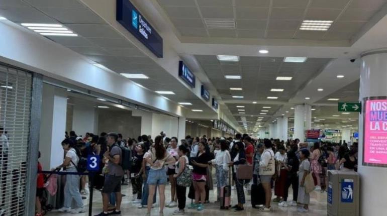 Aerolíneas reanudan vuelos en aeropuerto de Cancún tras paso de "Beryl"