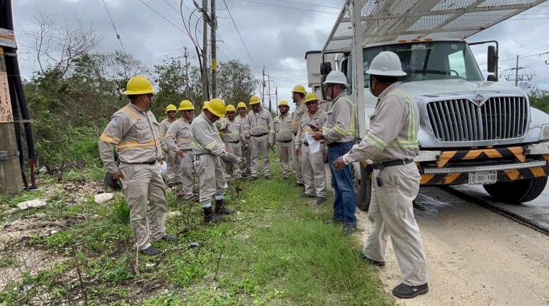 Reestablece CFE al 100% servicio a más de 430 mil usuarios afectados por "Beryl"