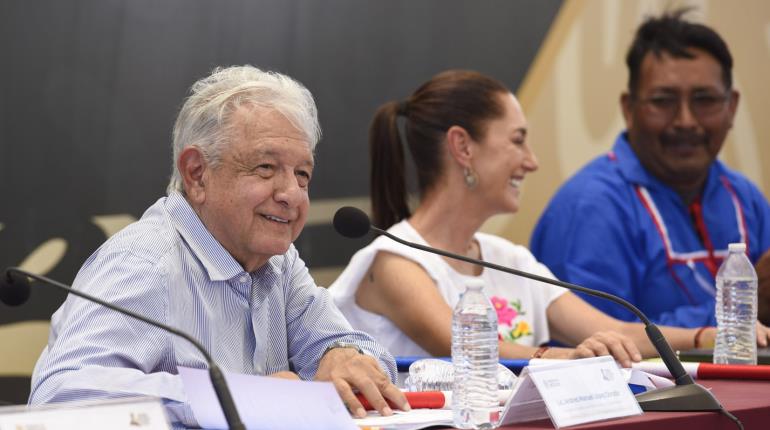 AMLO y Sheinbaum se echan flores sobre quién será mejor presidente