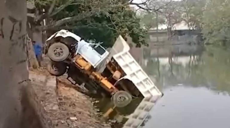 Asegura Conagua que "se revisará", el retiro del material que dejó el volteo volcado en Vaso Cencali