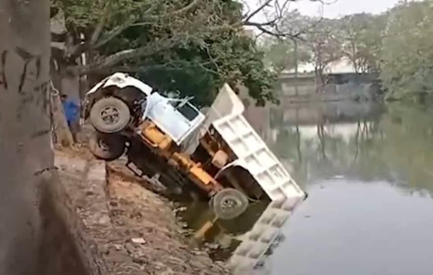 Asegura Conagua que "se revisará", el retiro del material que dejó el volteo volcado en Vaso Cencali