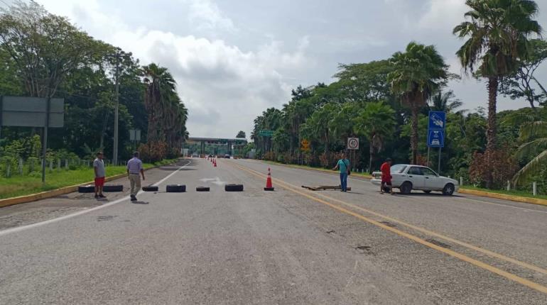 Cierran libramiento de Villahermosa a la altura de Nacajuca