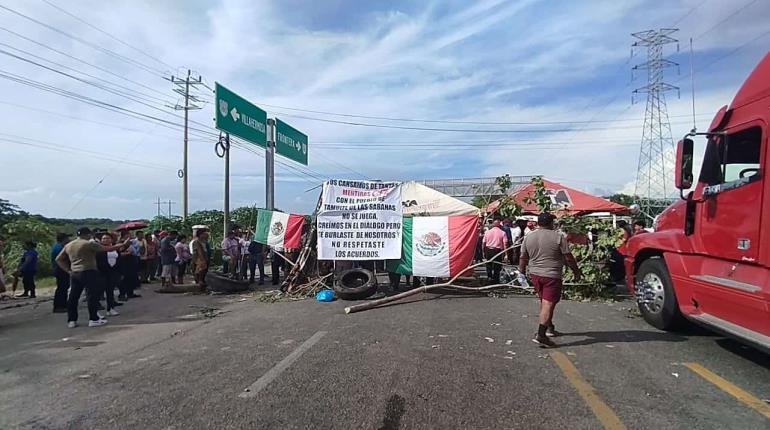 Bloqueo colapsa la Villahermosa-Cd del Carmen