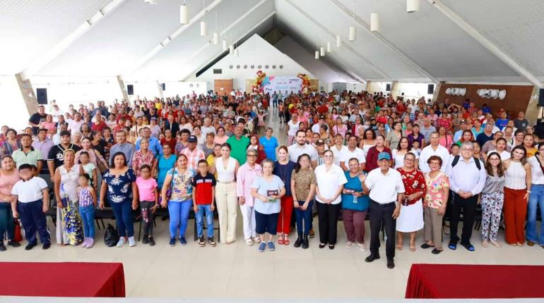 Entrega Centro mil pares de lentes a niños y abuelitos con baja visión