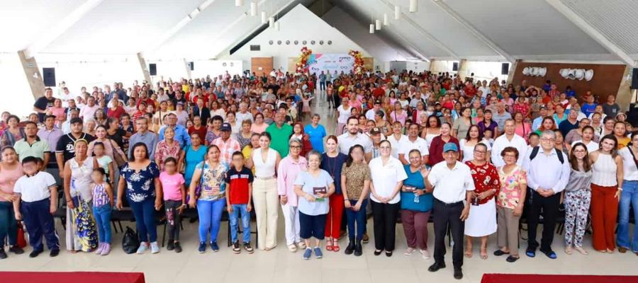 Entrega Centro mil pares de lentes a niños y abuelitos con baja visión