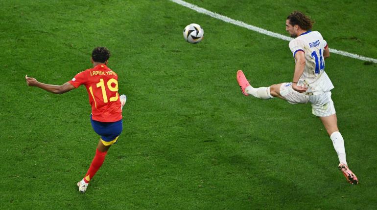 España vence 2-1 a Francia y es el primer finalista de la Eurocopa