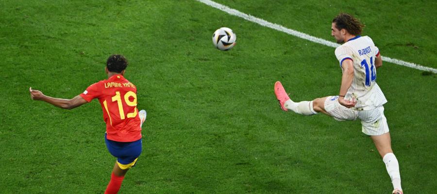 España vence 2-1 a Francia y es el primer finalista de la Eurocopa