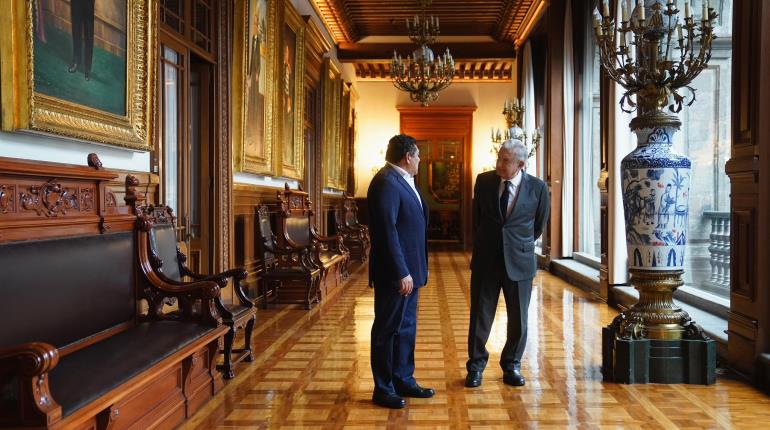 Recibe AMLO a May en Palacio Nacional