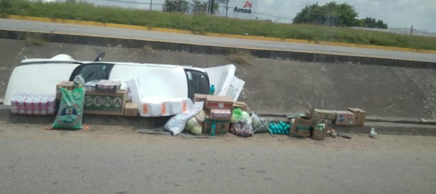 Vuelca coche en cuneta de la Villahermosa-Cárdenas