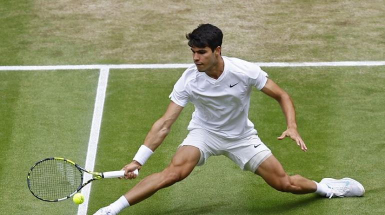 Carlos Alcaraz llega a la final de Wimbledon al vencer a Medvedev