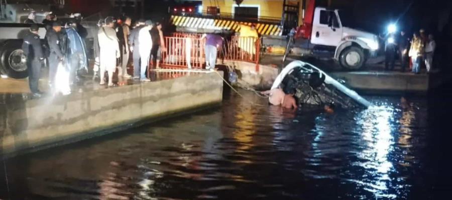 Mueren 7 jóvenes en Coatzacoalcos al caer camioneta a río tras festejo de graduación