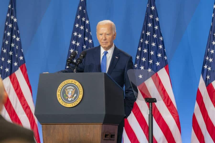 Biden da positivo a COVID