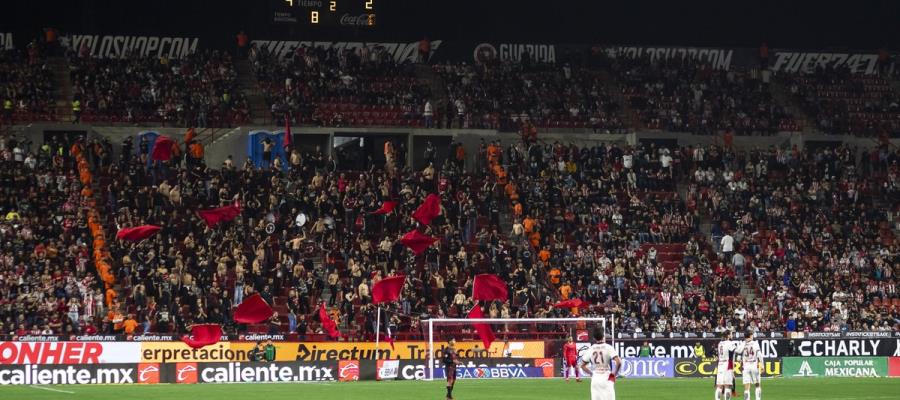 Matan a aficionado tras riña en estadio en el Xolos vs Chivas