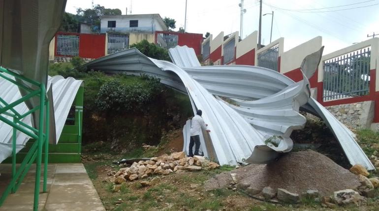 Fuertes lluvias causan anegaciones en CDMX y Edomex y caída de domo en Chiapas