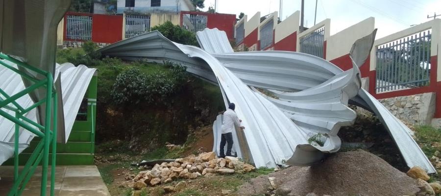 Fuertes lluvias causan anegaciones en CDMX y Edomex y caída de domo en Chiapas