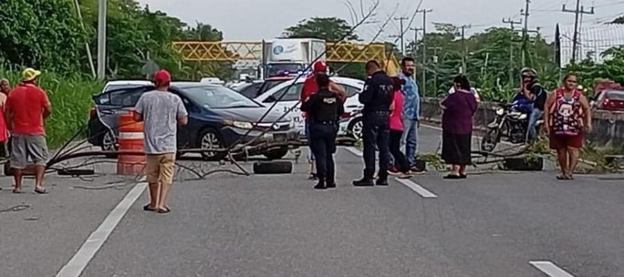 Bloquean 4 horas la Villahermosa – Frontera por falta de energía eléctrica