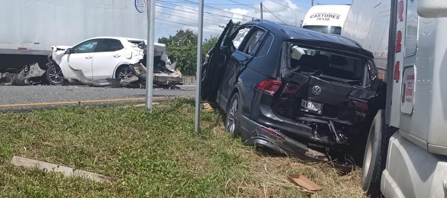 Accidente en la Cárdenas – Villahermosa deja 2 heridos y 4 vehículos siniestrados