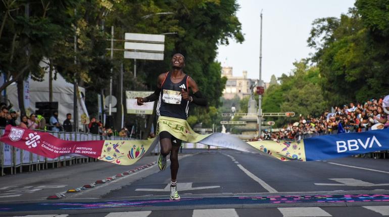 Legión keniana se lleva Medio Maratón de CDMX que reunió a 30 mil atletas