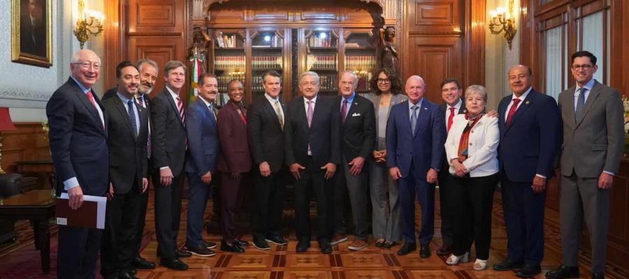 Se reúne AMLO con congresistas de EE.UU. en Palacio Nacional