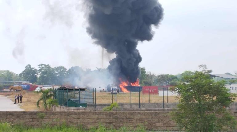 Dos heridos deja incendio en parque industrial de Cunduacán