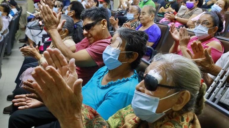 Realizan en Centro segunda jornada de cirugías de cataratas a adultos mayores