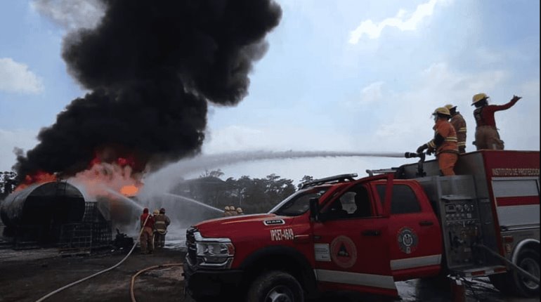 Incendio en parque industrial de Plátano y Cacao lleva avance del 40%