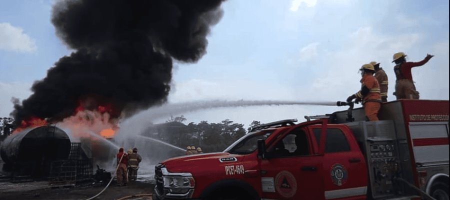 Incendio en parque industrial de Plátano y Cacao lleva avance del 40%