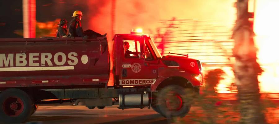 Se incendian 3 restaurantes en Playa Papagayo en Acapulco