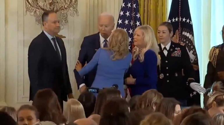 Biden sufre otro lapsus y aparentemente confunde a su esposa con otra mujer