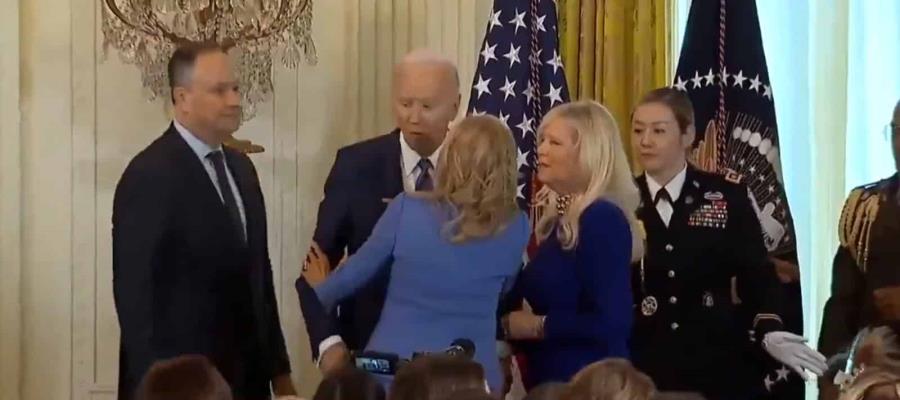 Biden sufre otro lapsus y aparentemente confunde a su esposa con otra mujer