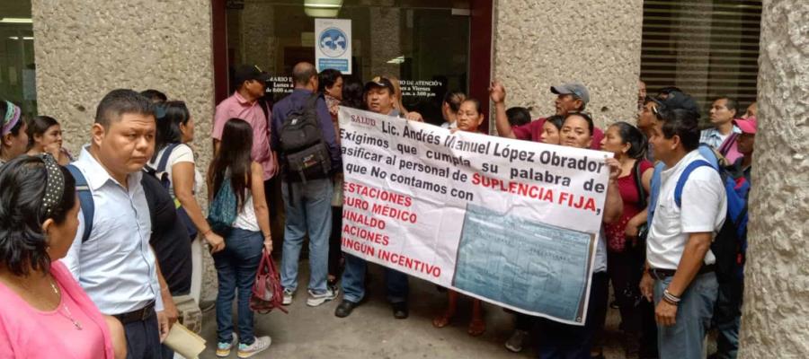 ¡Exigen basificación! Trabajadores de suplencia se manifiestan en Salud