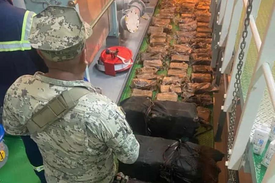 Decomisa Marina más de 200 kilos de droga en buque en Manzanillo, Colima