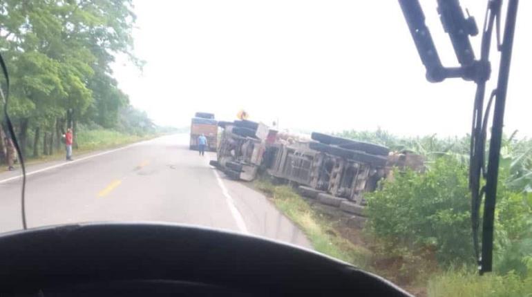 Vuelca góndola en la Villahermosa-Teapa