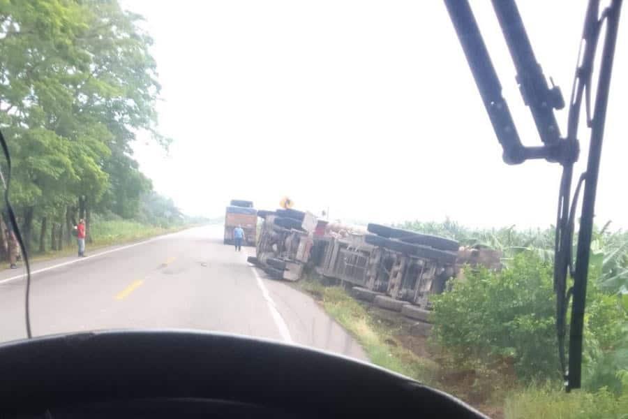 Vuelca góndola en la Villahermosa-Teapa