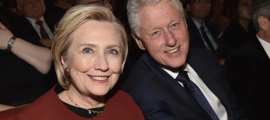 Los Clinton anuncian su apoyo a Kamala Harris para ser candidata presidencial