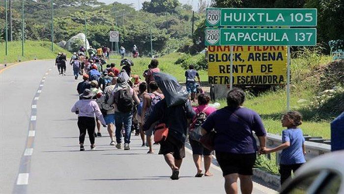 Caravana con más de mil migrantes sale de Chiapas hacia EE.UU.