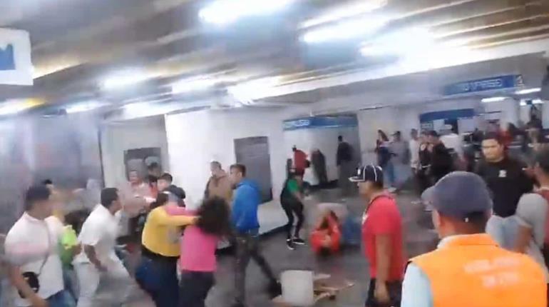 Ambulantes protagonizan campal en el Metro CDMX