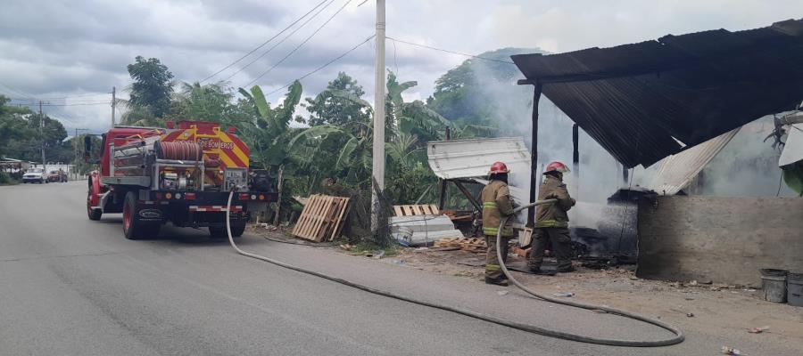 Sofoca cuerpo de bomberos incendio en bodega de ranchería Samarkanda