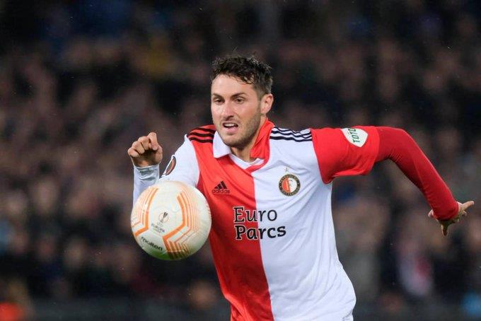 Feyenoord no tiene ofertas por Santi Giménez tras "etapa difícil con Selección"