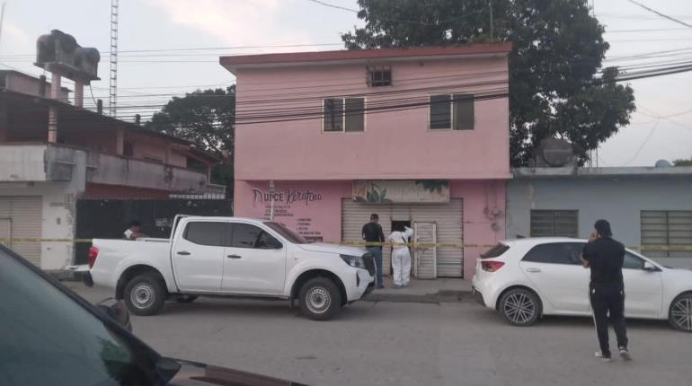 Ejecutan a mujer en su estética en Comalcalco; bebé llora junto al cuerpo de su madre