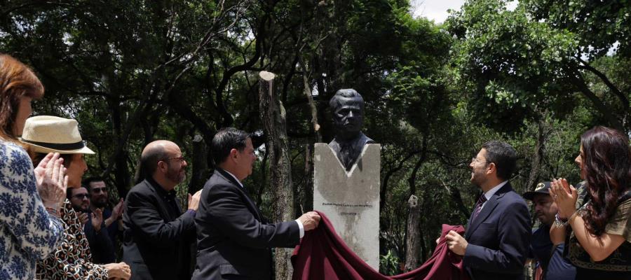 A 91 años de su natalicio, develan escultura de Porfirio Muñoz Ledo en CDMX