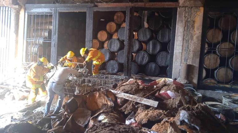 Van 6 muertos por explosión en fábrica de tequila en Jalisco