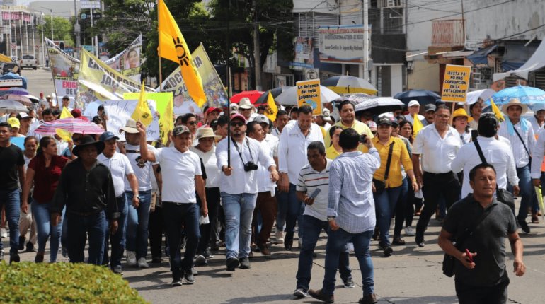 Marchan Chilo Baila y perredistas para exigir se respete su triunfo electoral en Jalpa