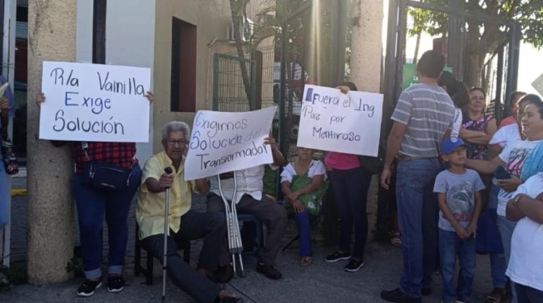 Habitantes de la ranchería Vainilla, Nacajuca, toman las instalaciones de CFE Jalpa