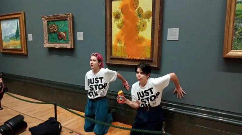 Activistas que lanzaron sopa contra pintura de Van Gogh son declaradas culpables