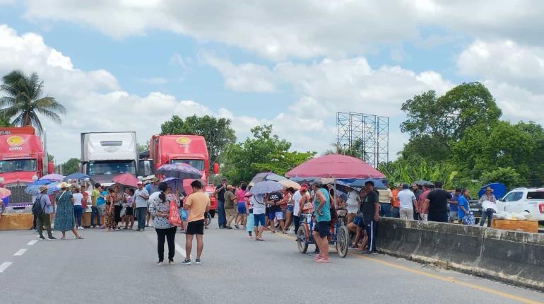 Transportista pide al gobierno estatal resolver bloqueo de carreteras