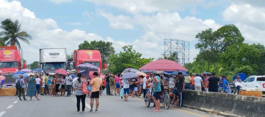 Transportista pide al gobierno estatal resolver bloqueo de carreteras