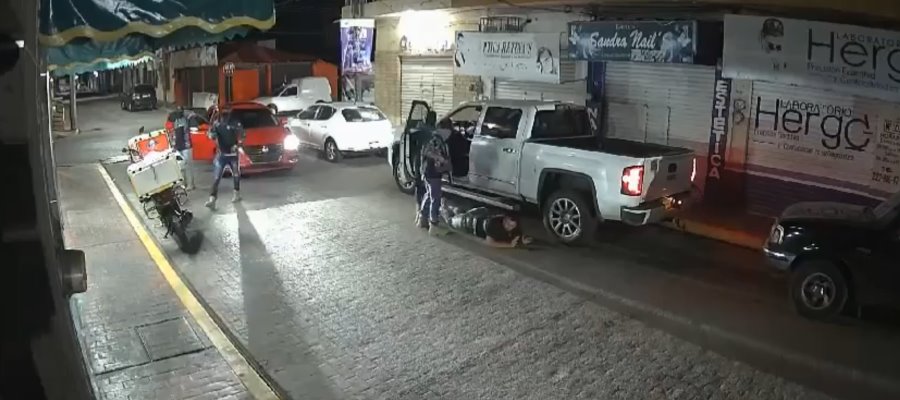 Comando despoja a hombre de camioneta en Comalcalco